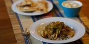 Bord curry tikka masala op tafel